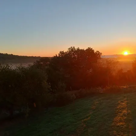 Séjour chez l'habitant Chambre Vue Chateau - Bâtisse Historique Proche Lac/forêts Saveres