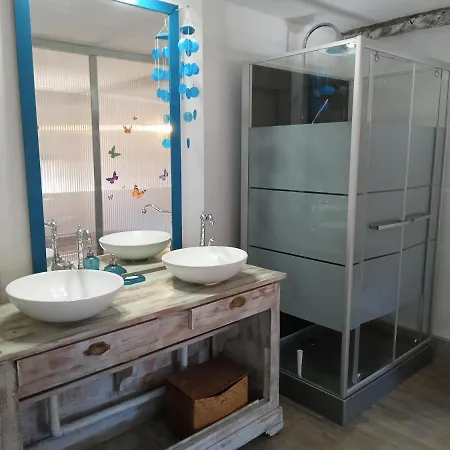 Batisse Historique Proche Lac Et Forets Homestay Saveres